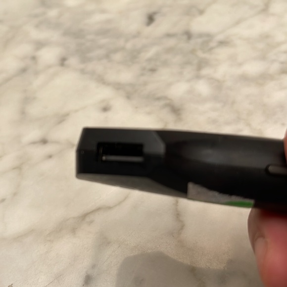 2 pieces of car chargers - Picture 2 of 4